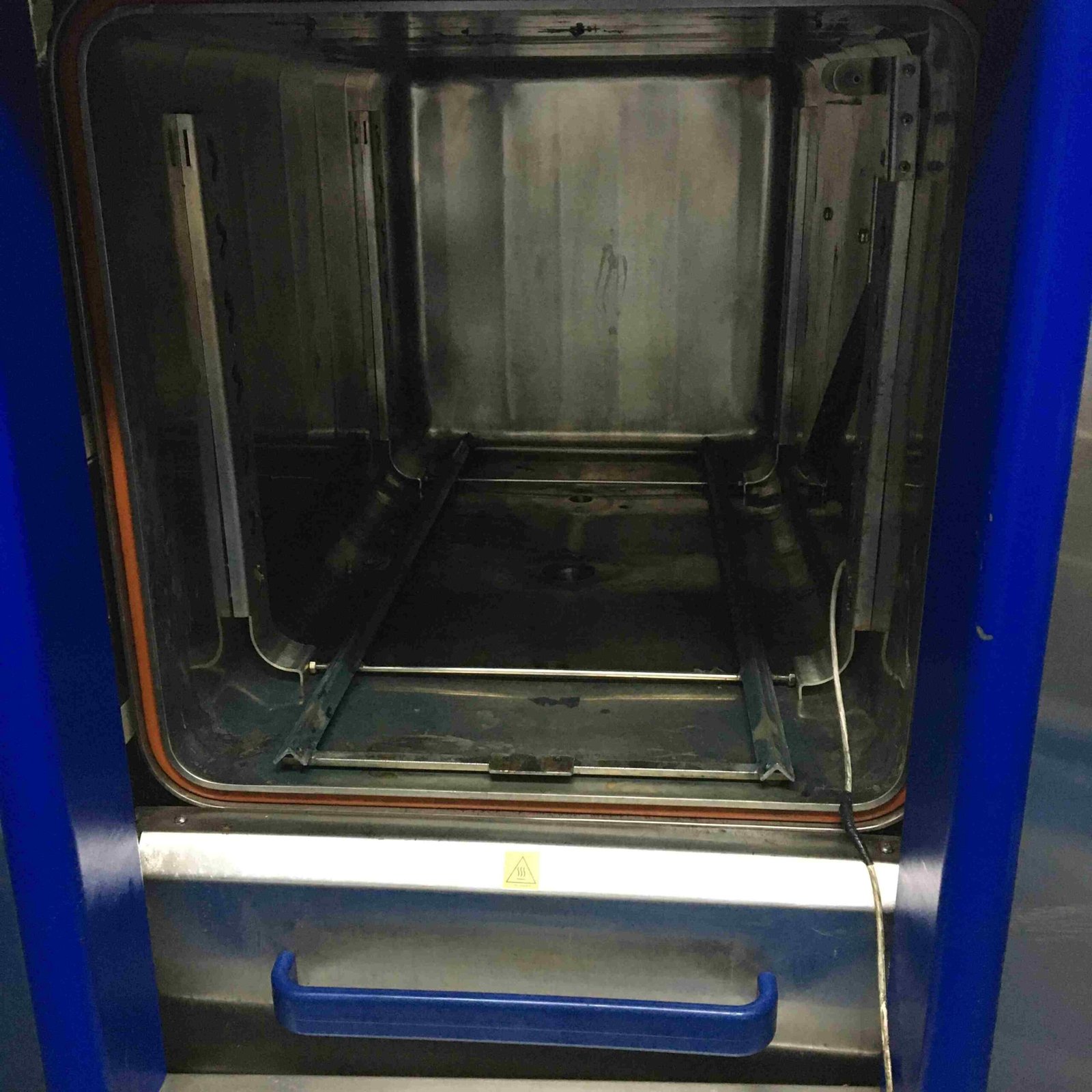 Inspeção NR-13 em autoclave industrial.